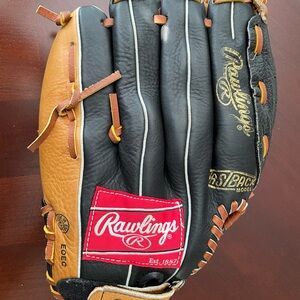 Rawlings High-Quality Baseball Glove - Leather, Durable, Comfortable Fit.